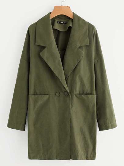 Manteau avec deux poches et la chute de l\'épaule