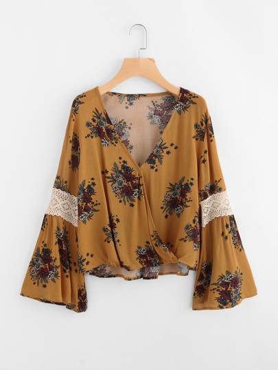 Blouse oblique dentelle avec manche flûte
