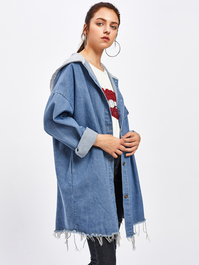 Blouson à capuche contrasté lacéré en denim avec la chute de l\'épaule
