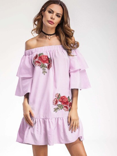 Robe manche à étages brodée avec des pièces et des plis