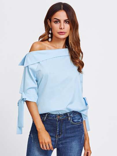 Camicetta con spalle asimmetriche