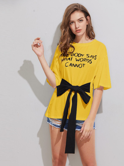 T-shirt con spalle scivolate