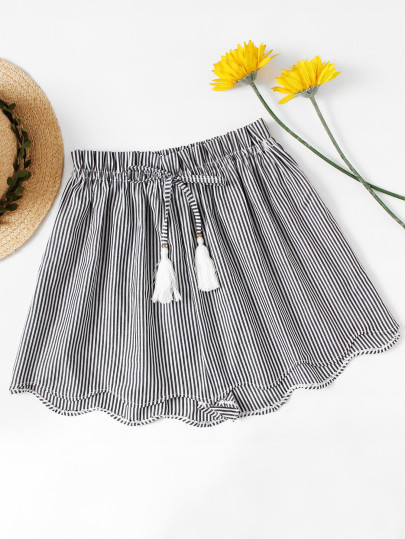 Short de rayas con cordón en la cintura con borde ondulado