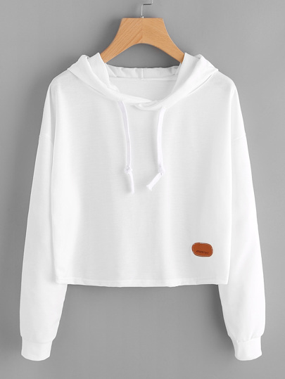 Sweat à capuche avec la chute de l\'épaule