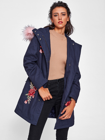 Veste avec applique brodé encapuchonné avec garniture fourrure fausse