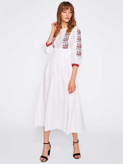 Vestito con ricamo