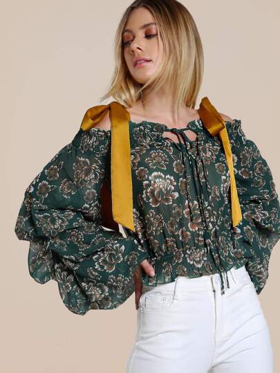 Bluse mit Selbstbindung auf den Schultern