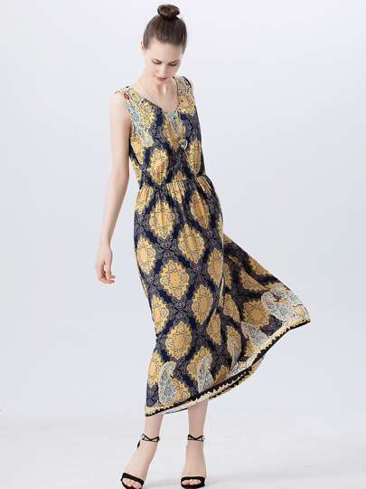 V Neckline Grommet Detail Ornate Print Dress With Necklace