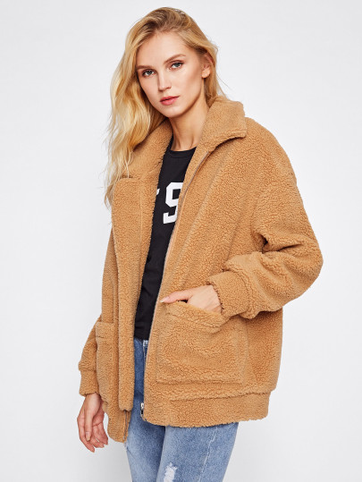 Übergroße Fleece Jacke mit sehr tief angesetzter Schulterpartie
