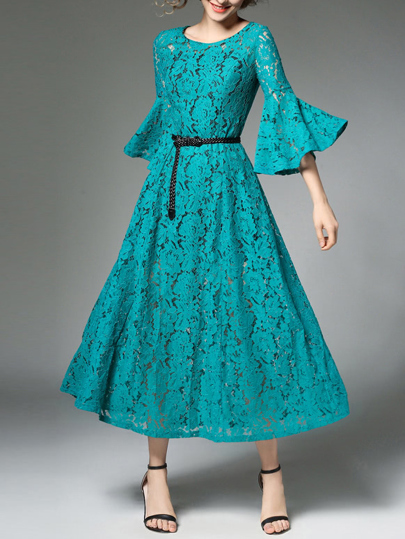 Vestido de encaje floral con manga acampanada