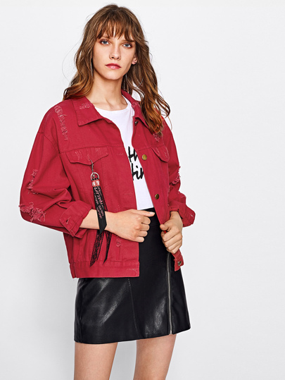 Jeans Jacke mit Rissen und sehr tief angesetzter Schulterpartie