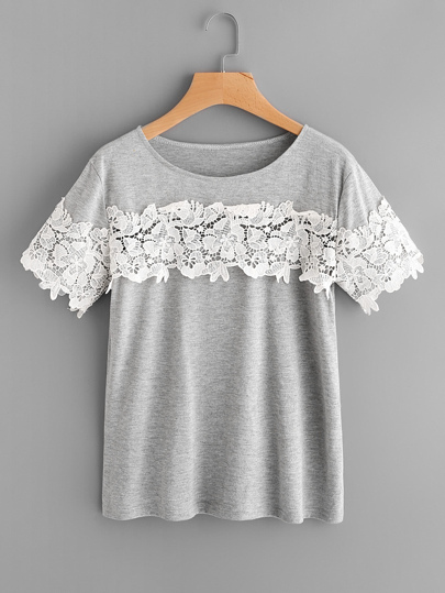 T-Shirt mit Häkelbesatz und Spitzen