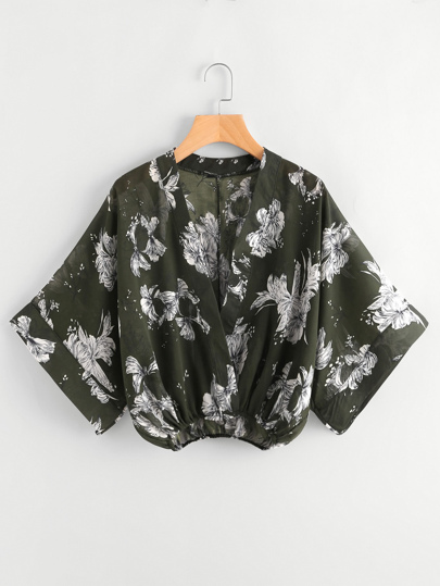 Blouse manche de kimono imprimée fleuri avec la pile inclinée