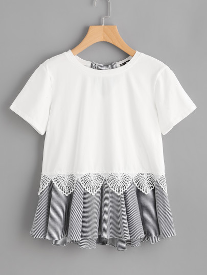 T-shirt con volant a strisce