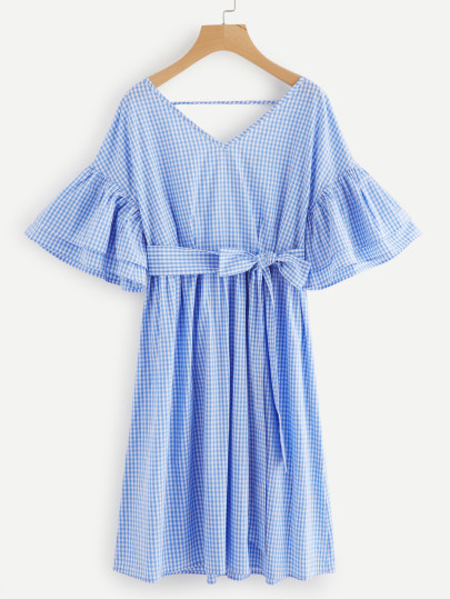 Kleid mit V-Ausschnitt und Glockärmeln