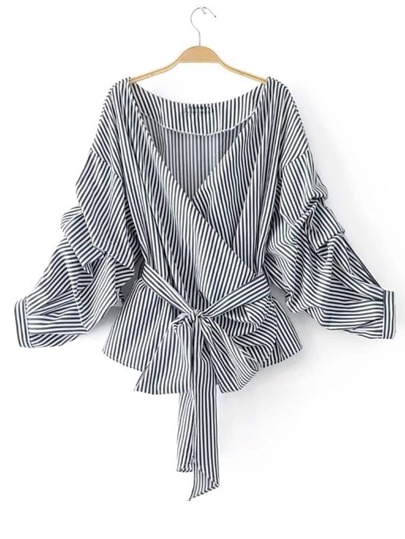 Blouse manche ruchée à rayures avec un lacet et la pile inclinée