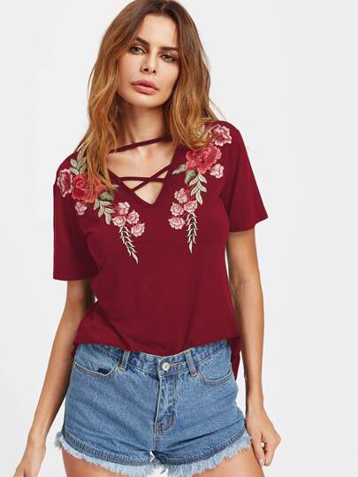 Camiseta con cuello en V con parche