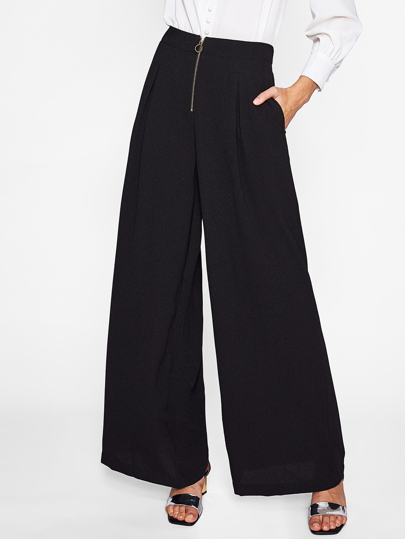 Pantaloni con fondo ampio