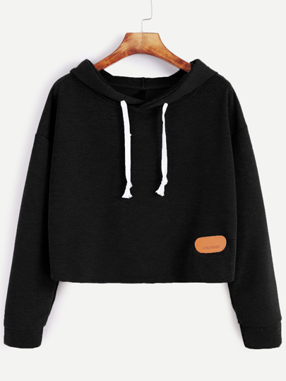 Sudadera corta de capucha con hombro caído y parche