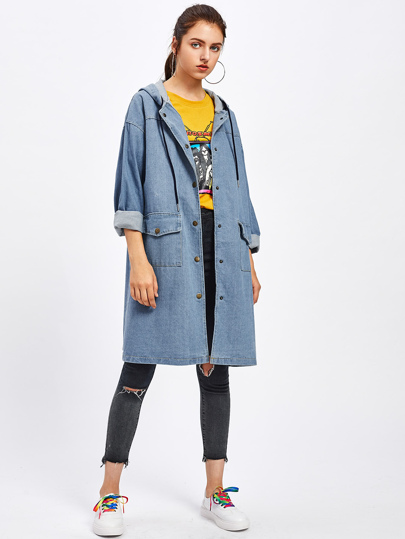 Blouson à capuche en denim avec la chute de l\'épaule