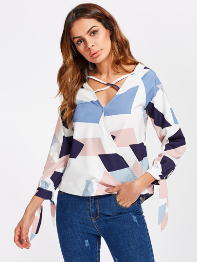 Blouse avec lacets croisés et la pile inclinée