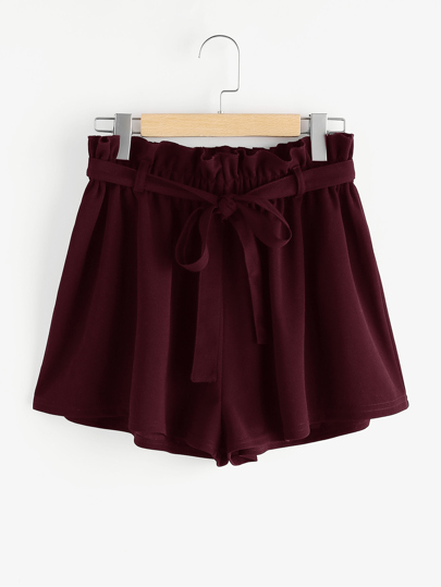 Short con volantes y cordón