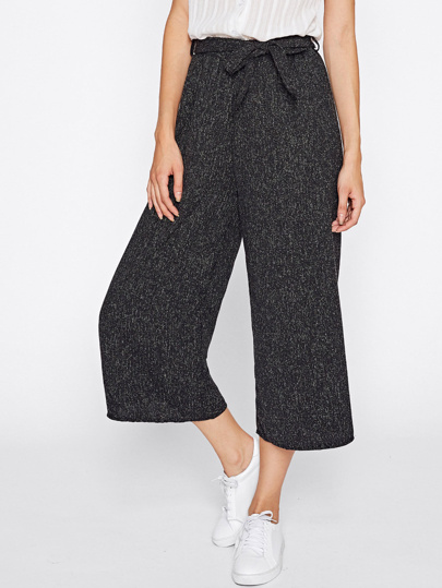 Pantaloni con fondo ampio