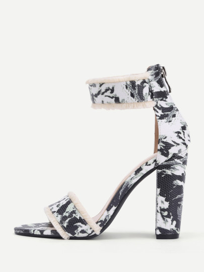 Sandales à talons hauts découpé