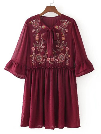 Vestito con ricamo di fiore