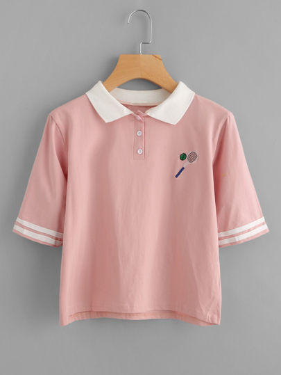T-Shirt mit Stickerei und Streifen um den Ärmeln