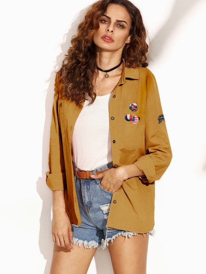 Bluse Jacke mit Buchstaben hinten und Abzeichen Detail