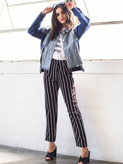 Pantalons à rayures avec des plis et des poches disimulées