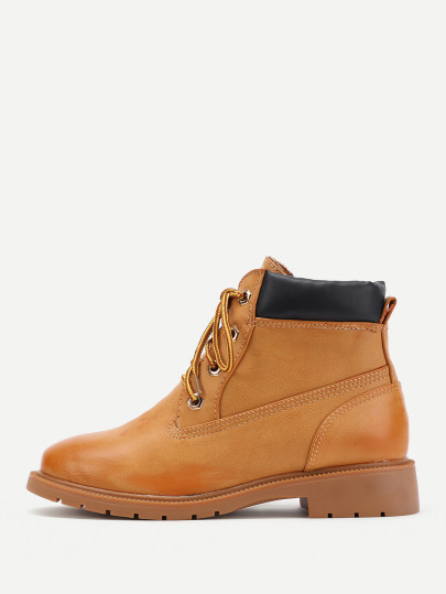 Botines en puntera redonda con cordones