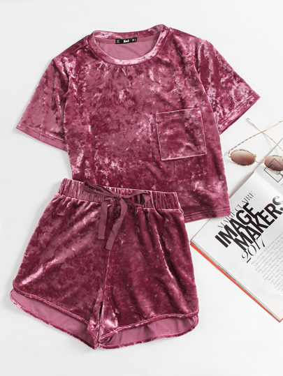 Conjunto de terciopelo con bolsillo y lazo