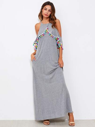 Vestido sobrepuesto con borla de hombro descubierto con volante