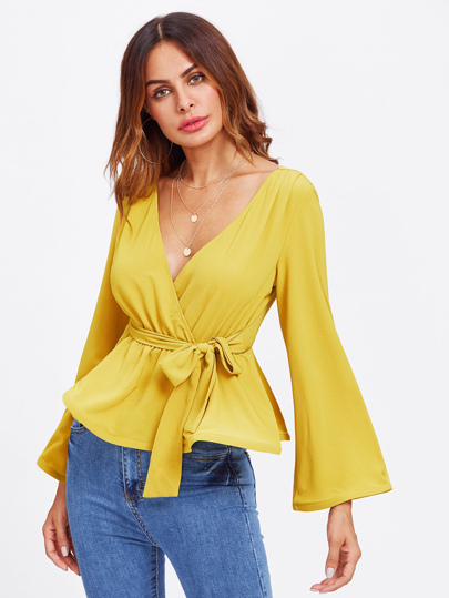 Blusa cruzada con manga acampanada