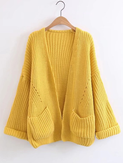 Cardigan ouvert avant avec la chute de l\'épaule
