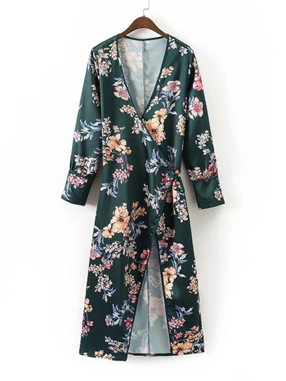 Kimono col en V avec la pile inclinée et une ceinture