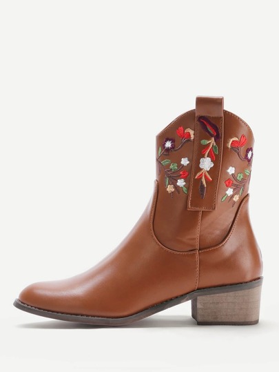 Bottes à talons hauts brodées