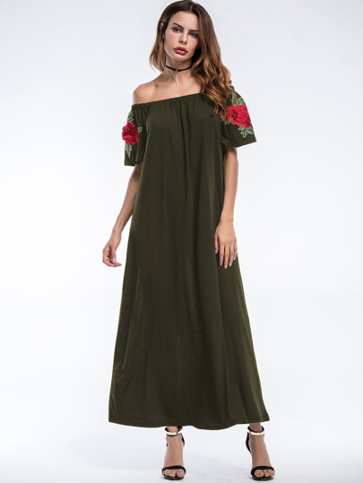 Robe brodée avec des appliques