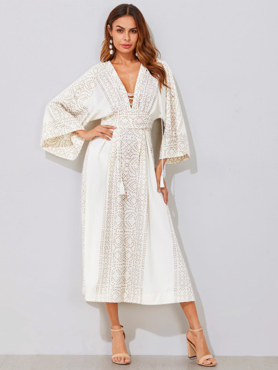 Vestido con manga acampanada