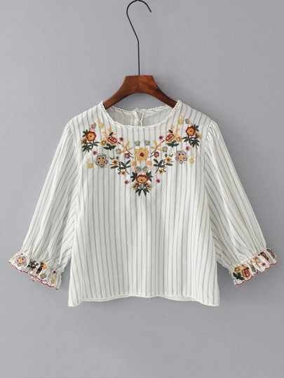 Blusa de rayas bordada de flor de espalda con botones
