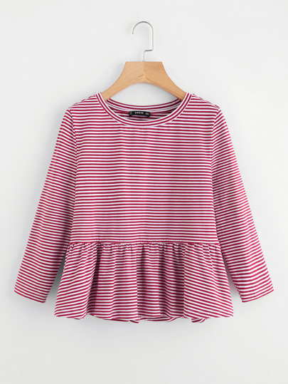 T-shirt a strisce con bordi a volant