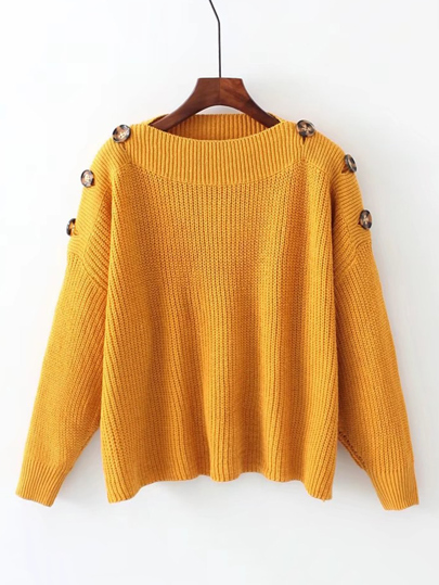 Pull avec des boutons sur les épaules