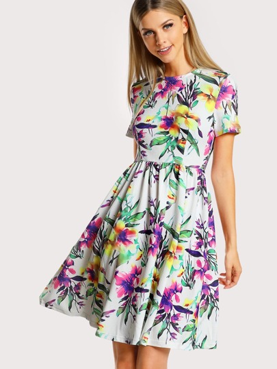 Vestido con estampado botánico con vuelo