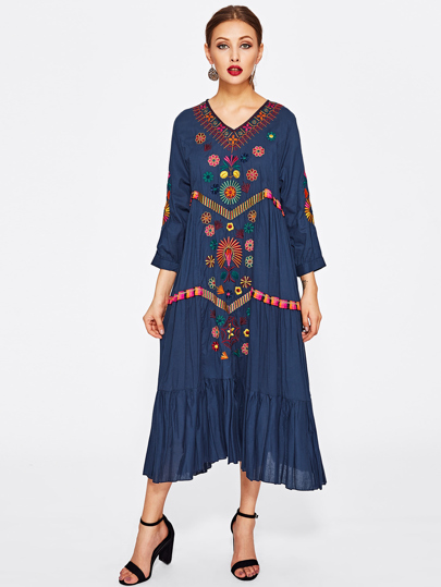 Vestido fruncido bordado de flor