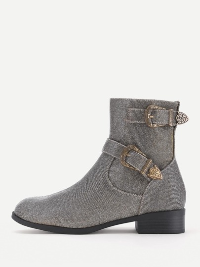 Bottes de cheville avec le zip et boucle