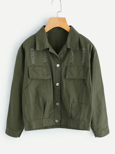 Chaqueta con detalle de rotura y una botonadura