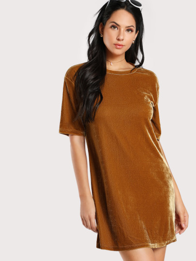 Tee-robe en velours avec la chute de l'épaule