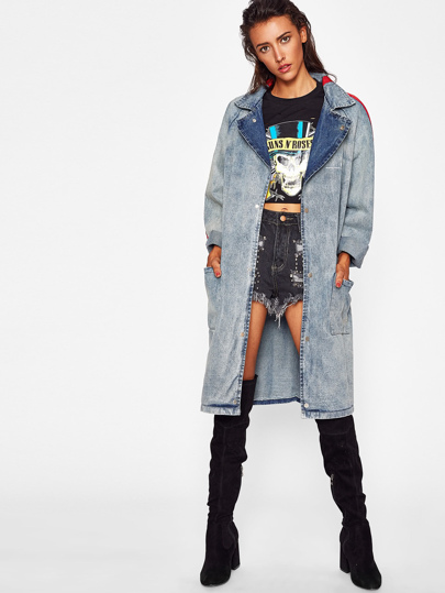 Chaqueta en denim con lavado descolorido de espalda panel con estampado en contraste